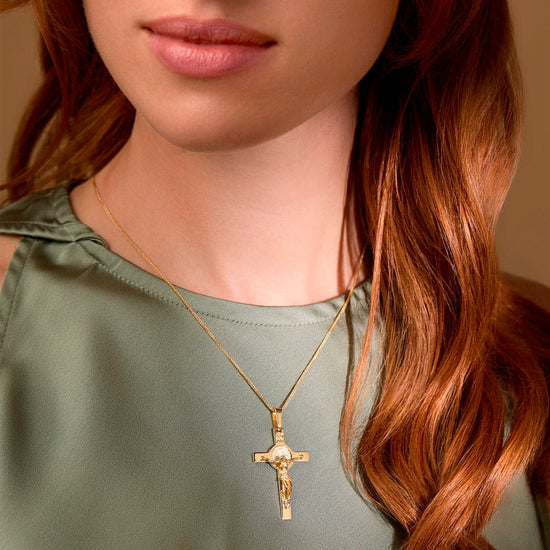 18k Gold Crucifix