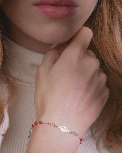 Pulsera De Doble Cadena De Plata Con Cuentas Rojas Con La Medalla Milagrosa Y Una Cruz